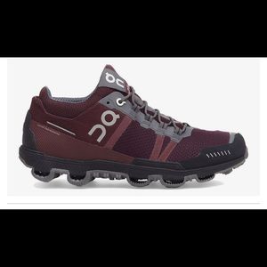 ON Cloud CLOUDVENTURE MIDTOP Running Shoes. Burgundy/Gray. W6.5